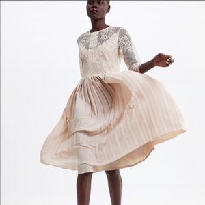 -NW/OT- Zara nude midi lace dress (M)